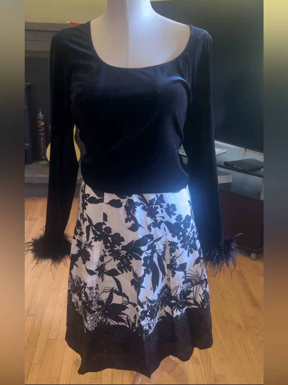 ANN TAYLOR Woman’s Sz 6 Black & White Floral  A-Line Pleated Skirt Embroidered
